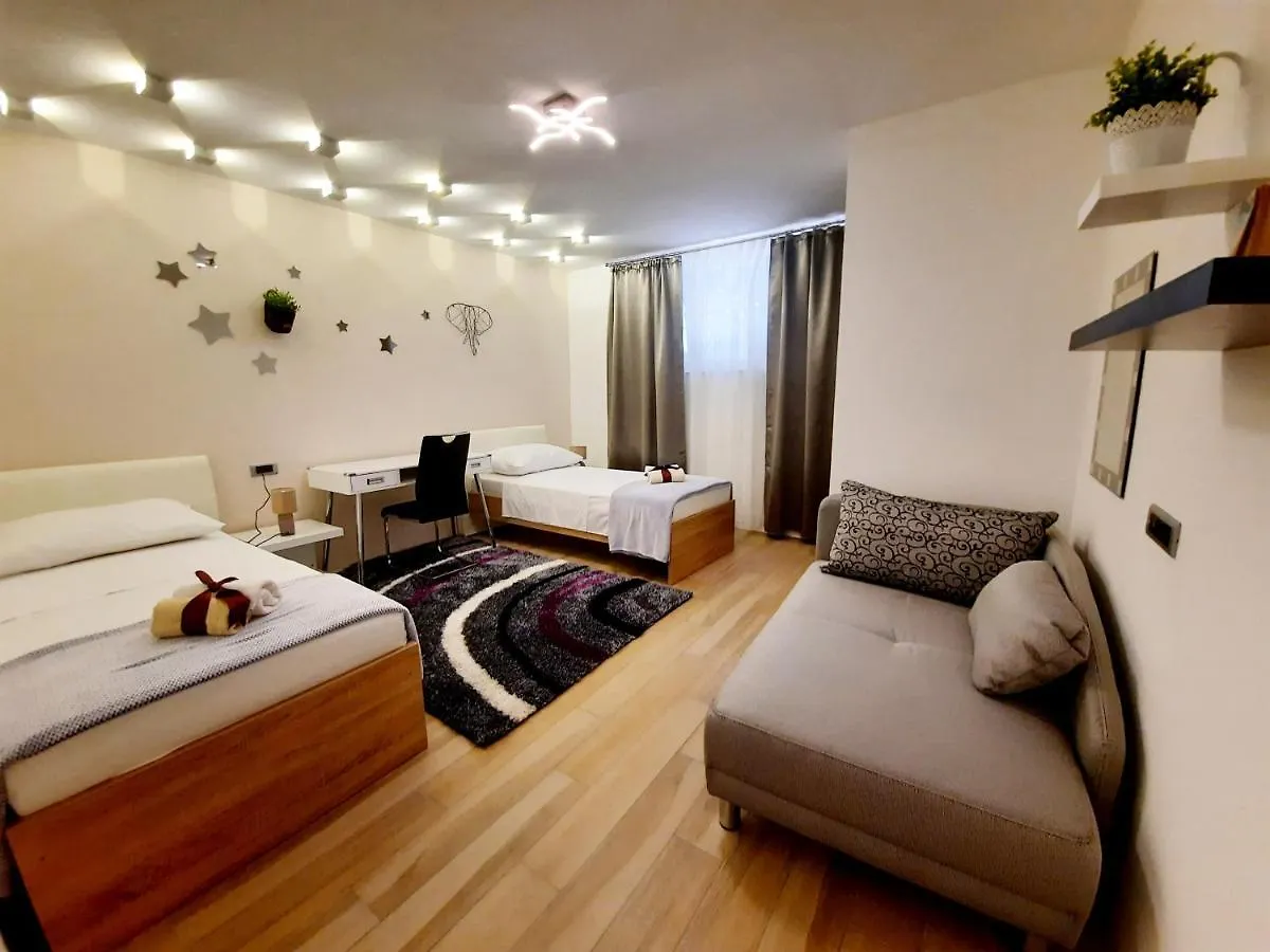 Split Symphony Garden: Modern, New Apartment Kroatien